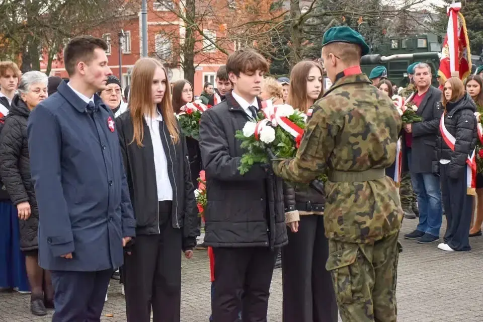 Zdjęcie do Obchody 107 rocznicy odzyskania przez Polskę Niepodległości